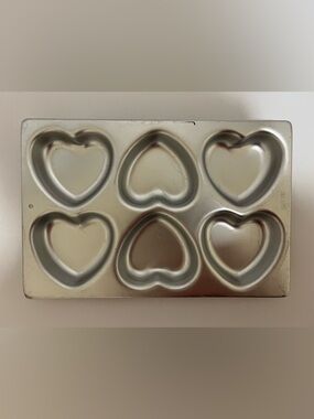 Vintage Wilton Mini Heart Cake Pans 1972 Six hearts Aluminum Silver Tone